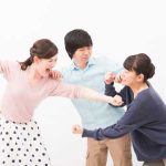 喧嘩する様子